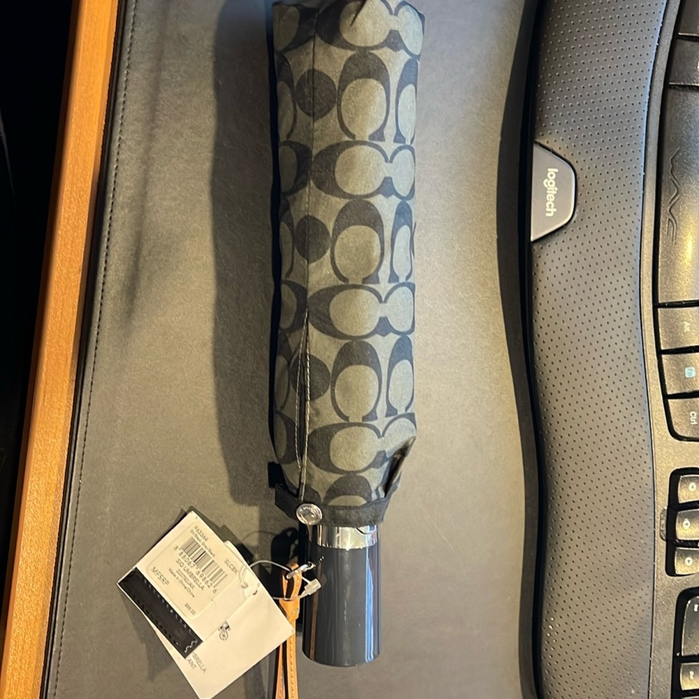 Coach signature Mini Umbrella Black Logo/Grey NWT